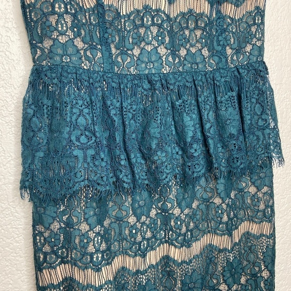 ANTHROPOLOGIE Maeve Emerald Green Lace Elsa Peplum Waist Dress Size Small - Picture 5 of 8
